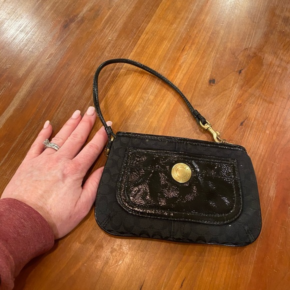 Like new COACH wristlet black - Picture 3 of 3